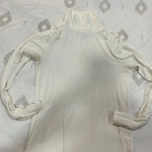 Aerie cream turtleneck